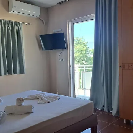 מלון דירות Bristol 2*